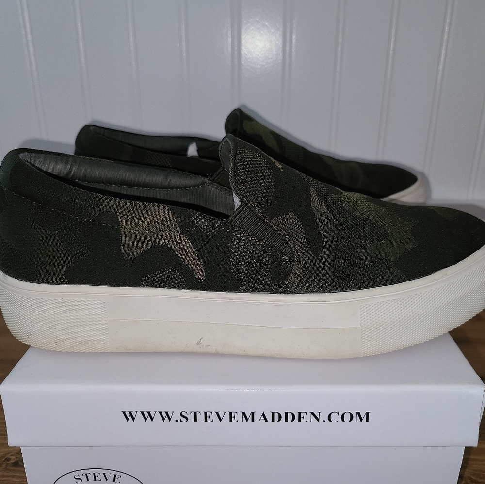 Steve Madden Gills